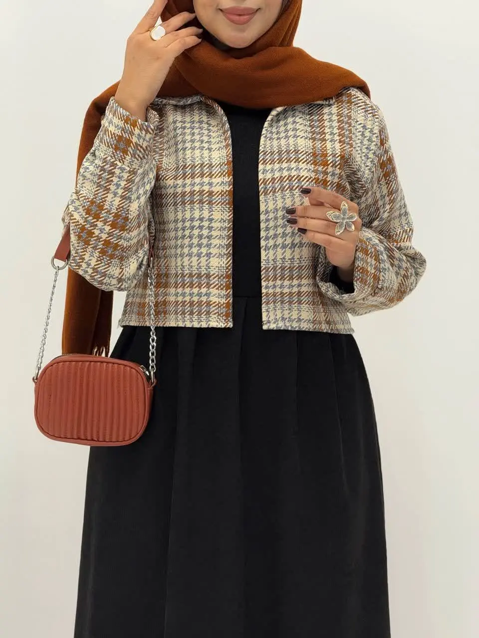 3739-کت و سارافون لی لی (ایراددار)